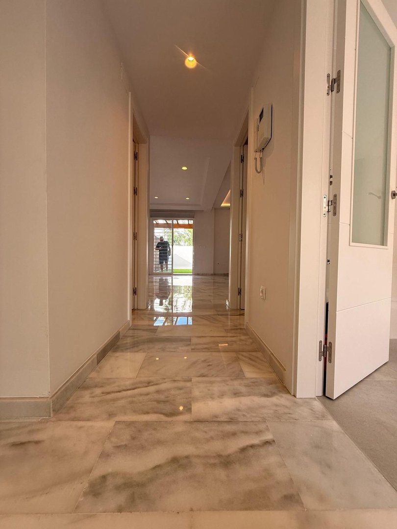 5 Bed Semi-Detached House in Calahonda
