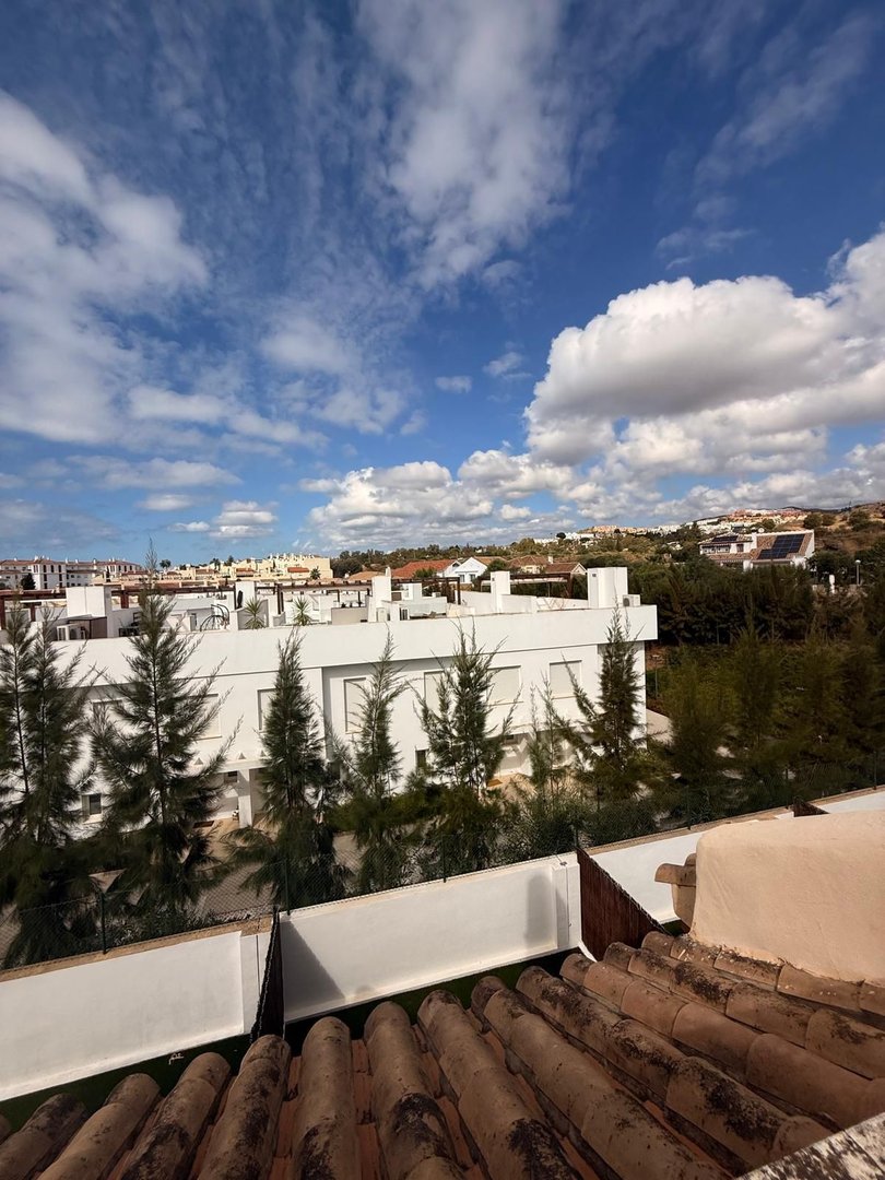 5 Bed Semi-Detached House in Calahonda