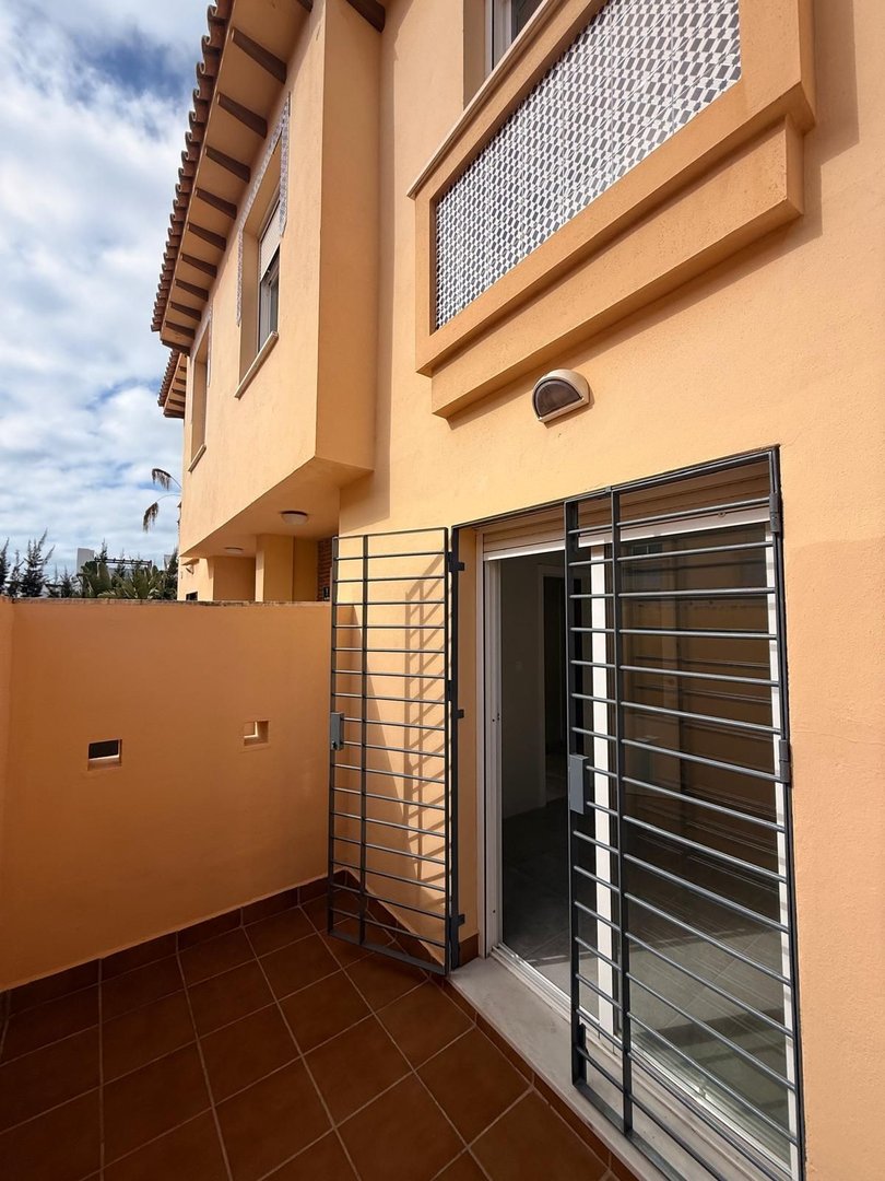 5 Bed Semi-Detached House in Calahonda