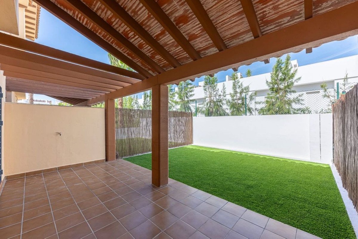 5 Bed Semi-Detached House in Calahonda