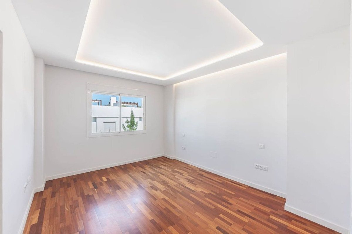 5 Bed Semi-Detached House in Calahonda