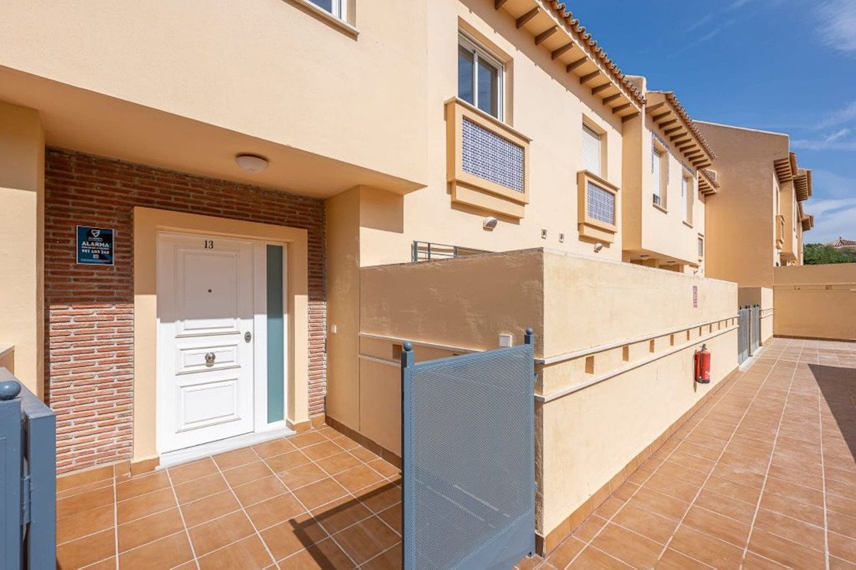 5 Bed Semi-Detached House in Calahonda