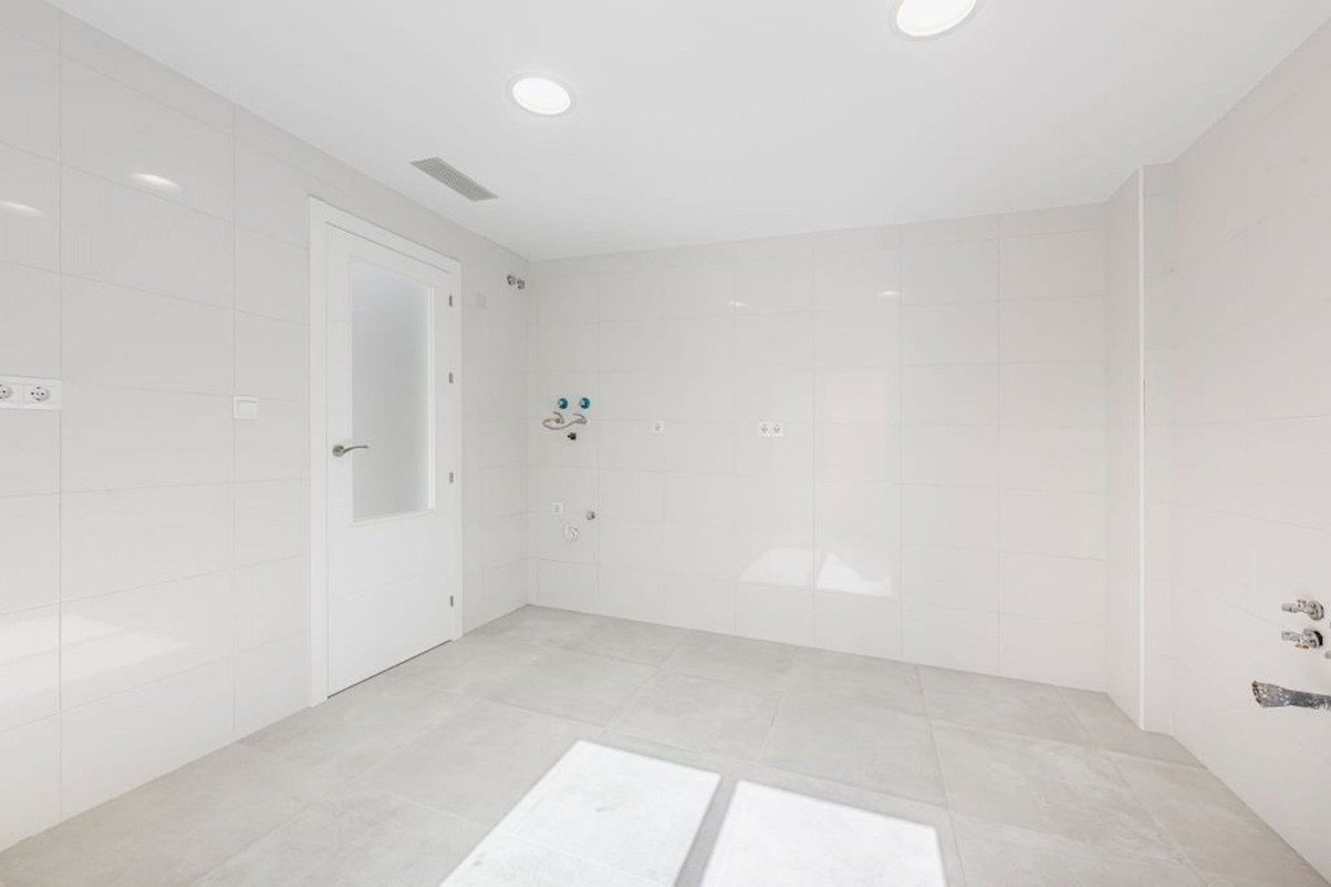 5 Bed Semi-Detached House in Calahonda