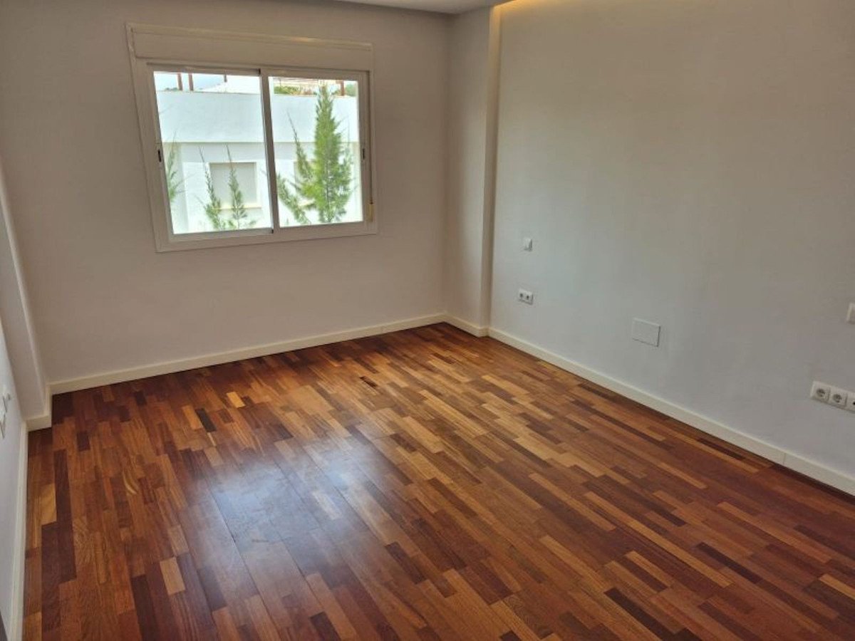 5 Bed Semi-Detached House in Calahonda