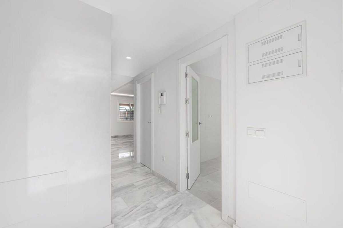 5 Bed Semi-Detached House in Calahonda