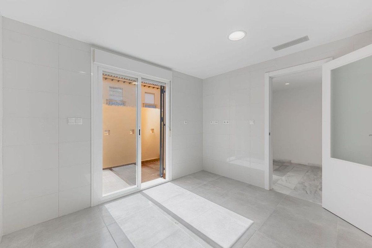 5 Bed Semi-Detached House in Calahonda
