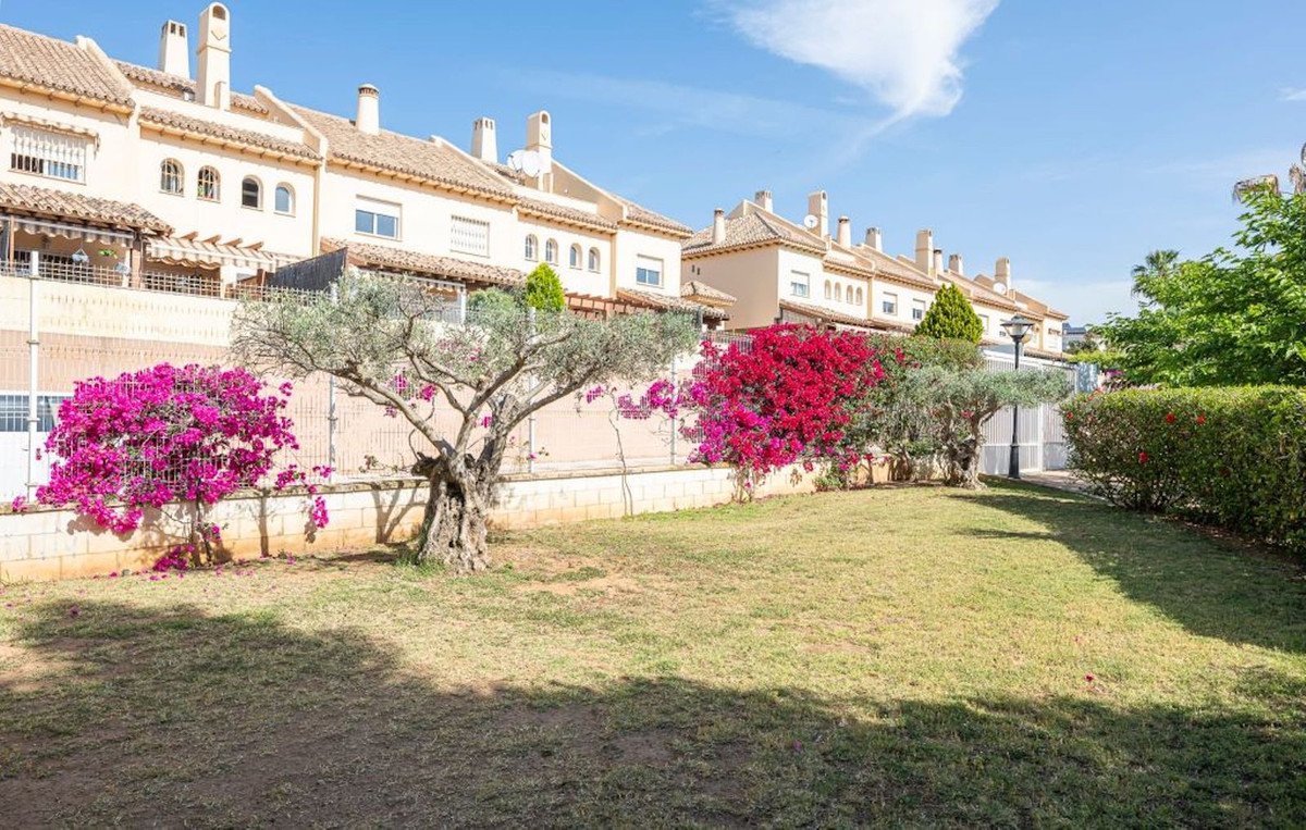 5 Bed Semi-Detached House in Calahonda