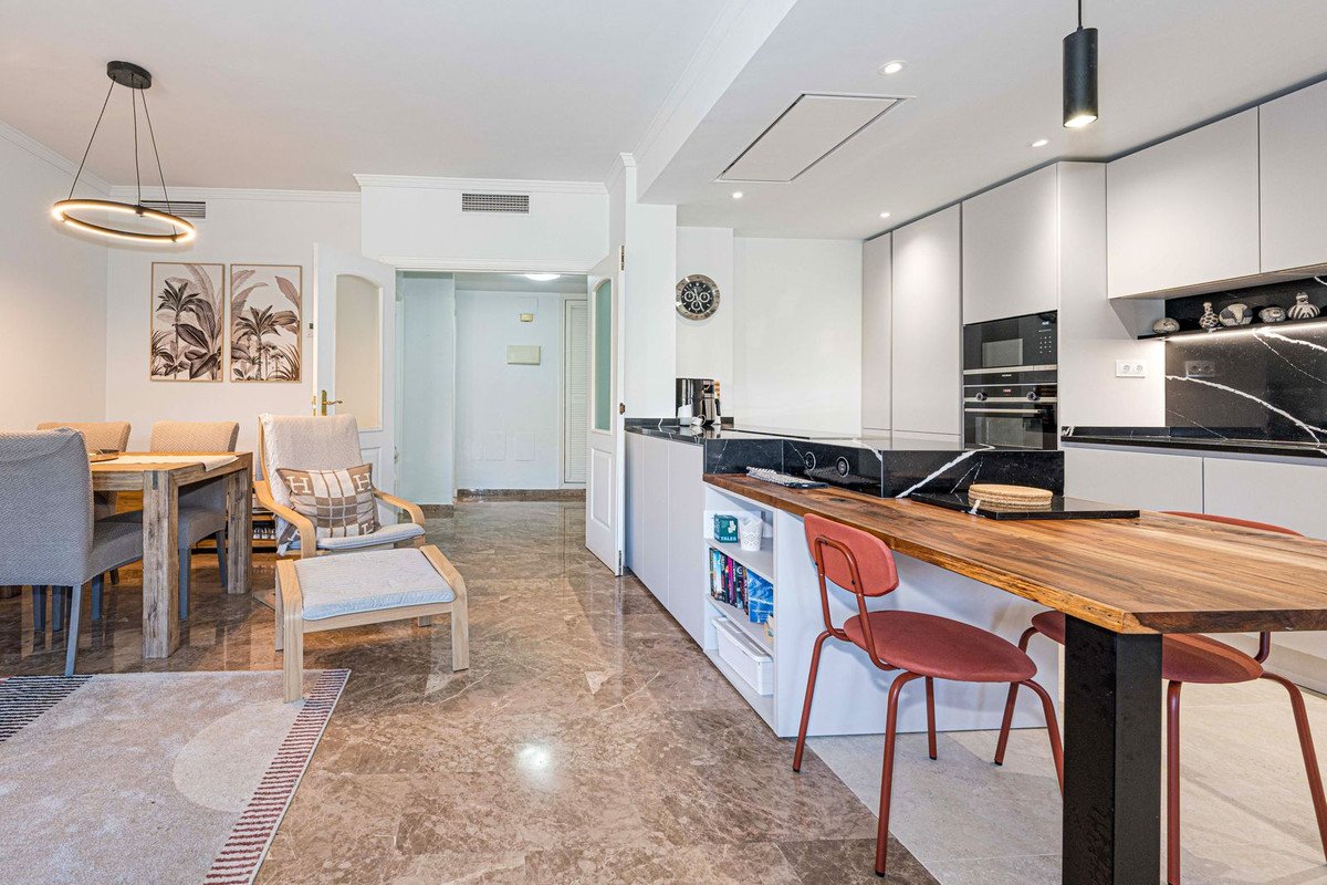 3 Bed Middle Floor Apartment in San Pedro de Alcántara