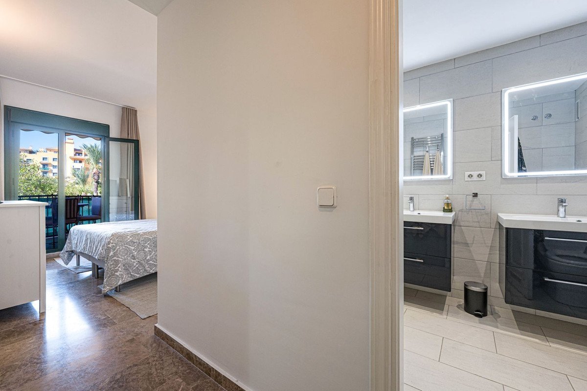 3 Bed Middle Floor Apartment in San Pedro de Alcántara