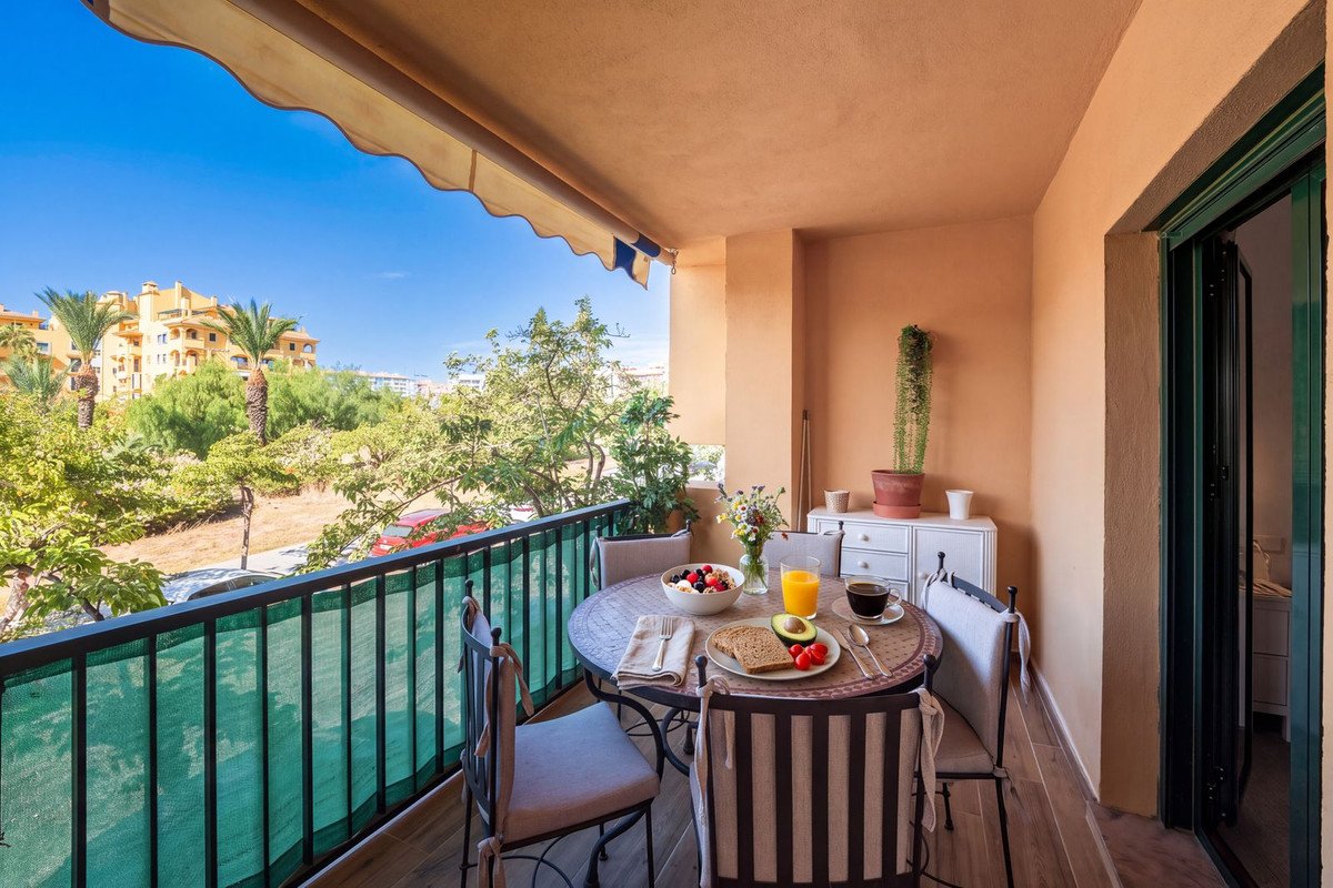 3 Bed Middle Floor Apartment in San Pedro de Alcántara