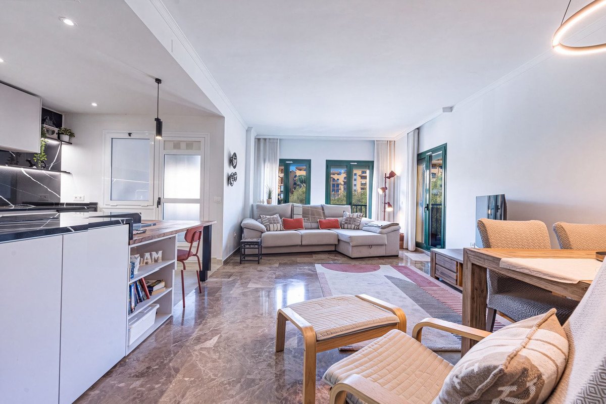 3 Bed Middle Floor Apartment in San Pedro de Alcántara