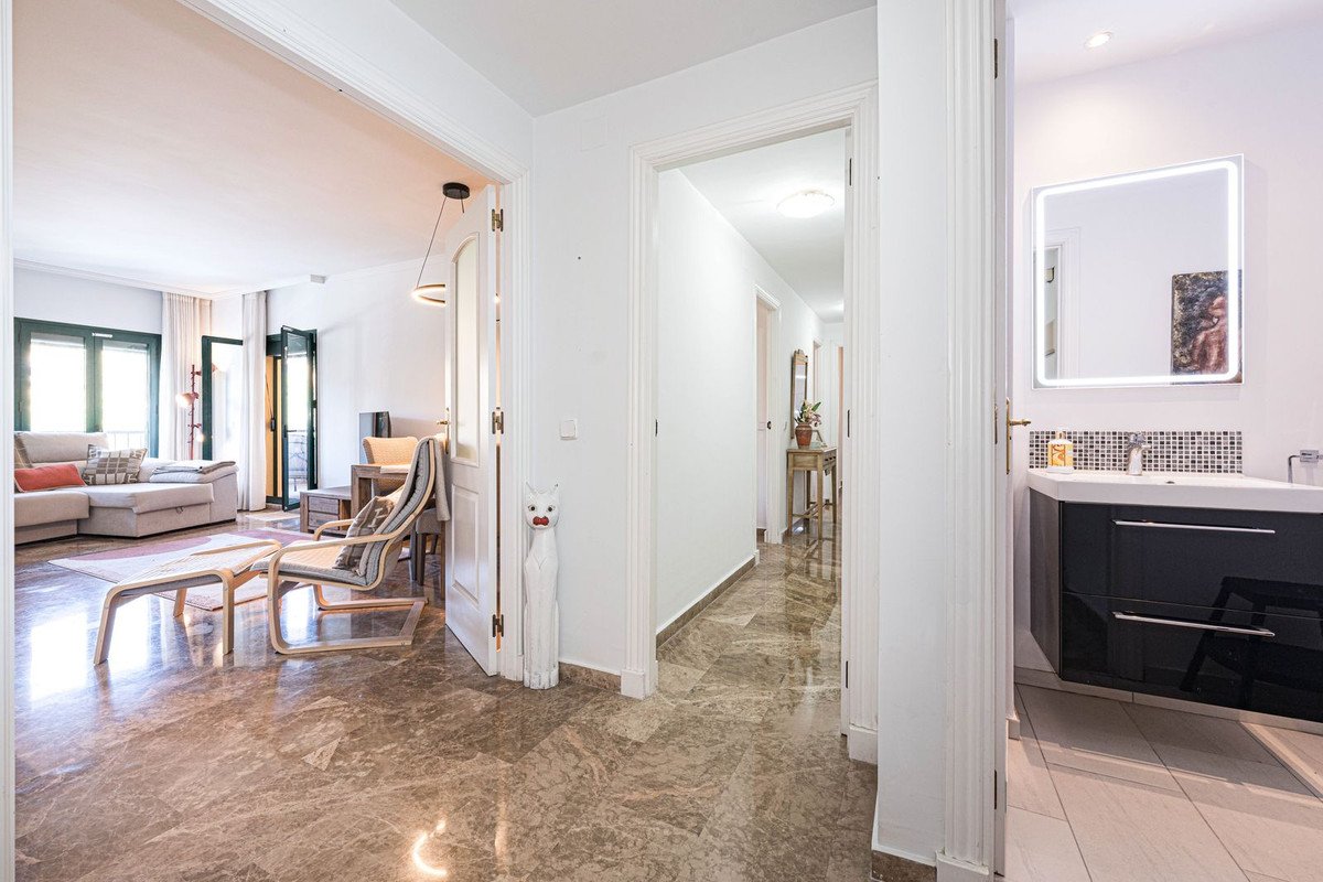 3 Bed Middle Floor Apartment in San Pedro de Alcántara