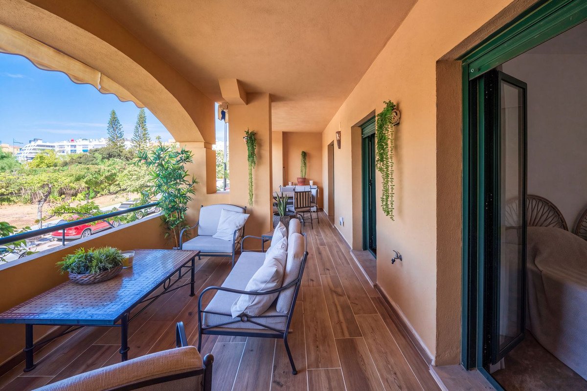 3 Bed Middle Floor Apartment in San Pedro de Alcántara