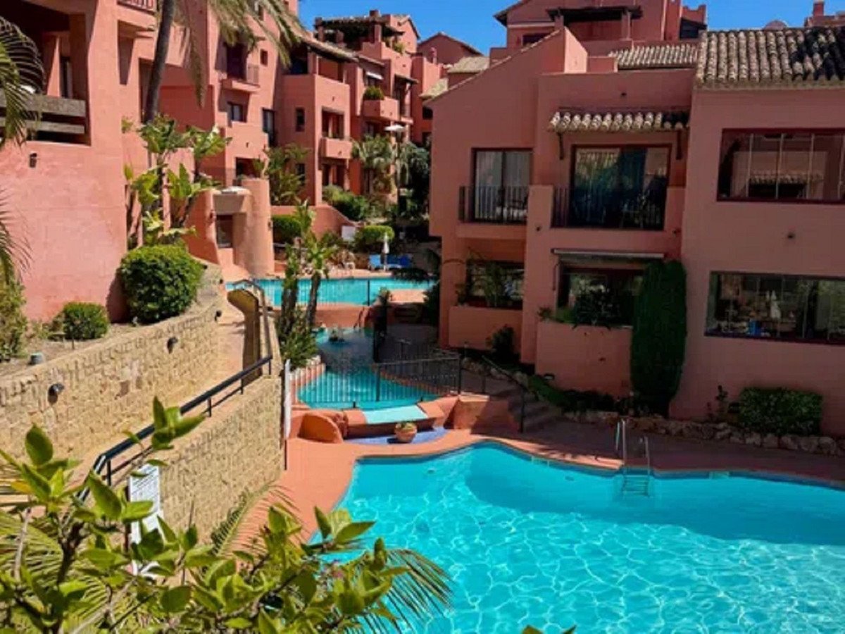 3 Bed Middle Floor Apartment in Marbella