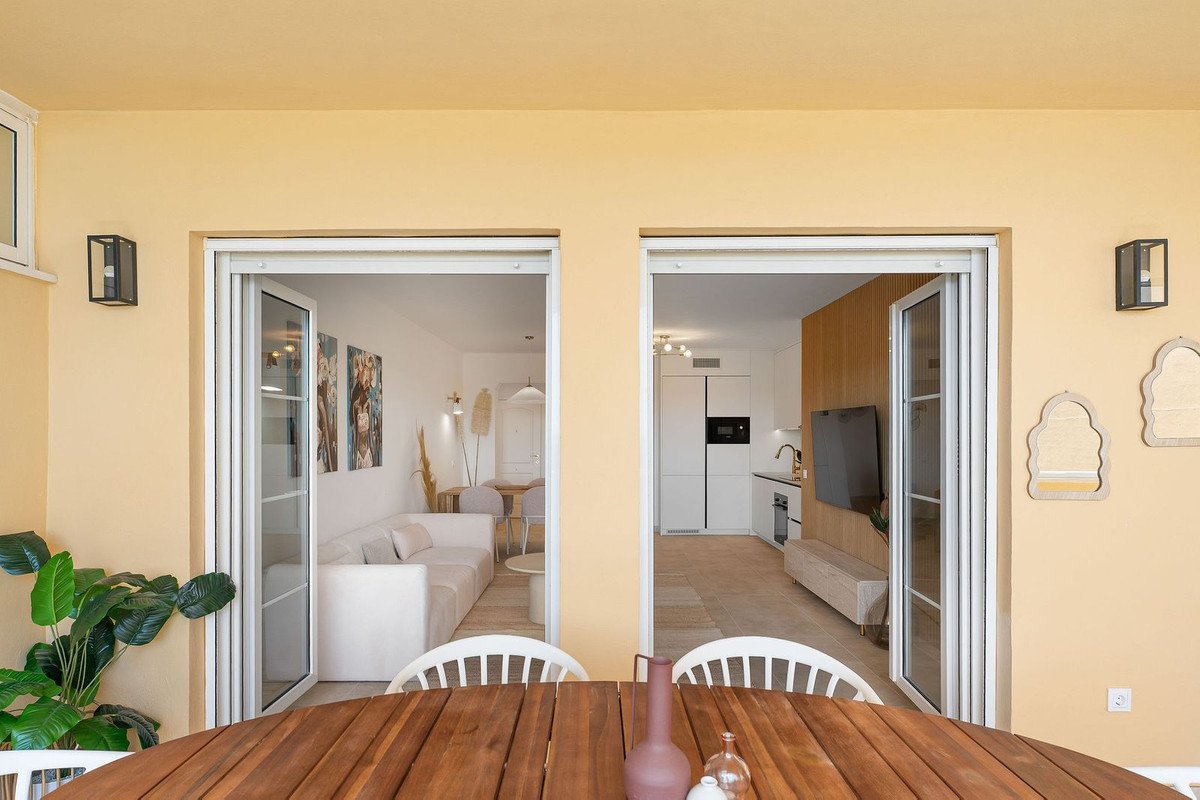 3 Bed Middle Floor Apartment in Nueva Andalucía