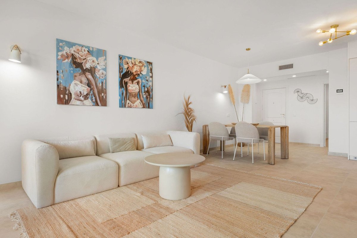 3 Bed Middle Floor Apartment in Nueva Andalucía