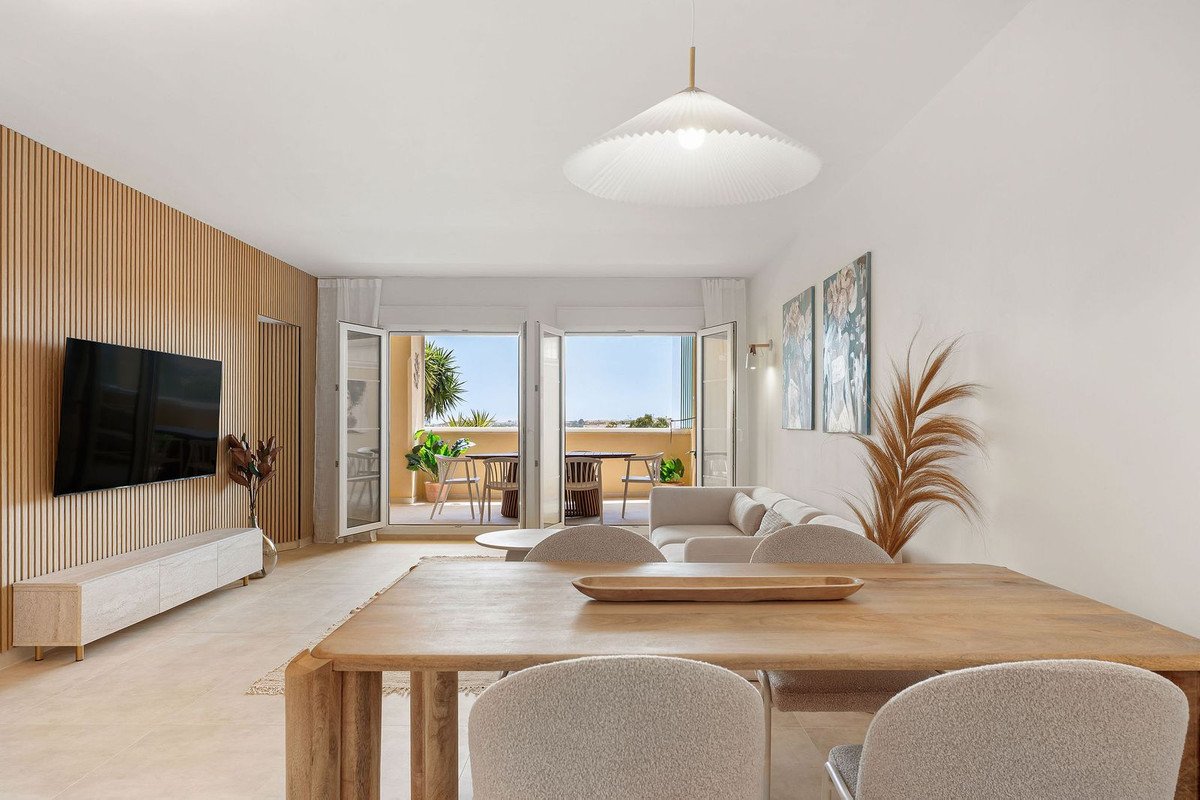3 Bed Middle Floor Apartment in Nueva Andalucía