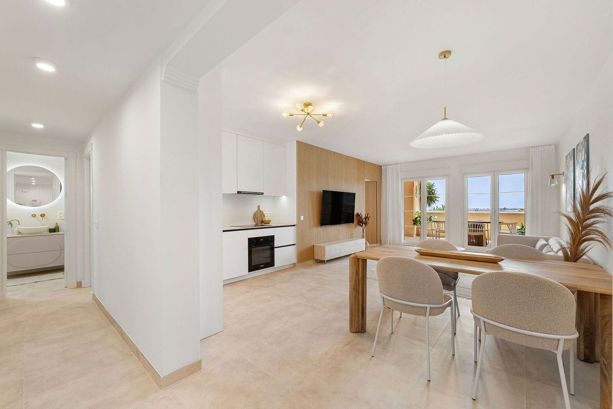 3 Bed Middle Floor Apartment in Nueva Andalucía