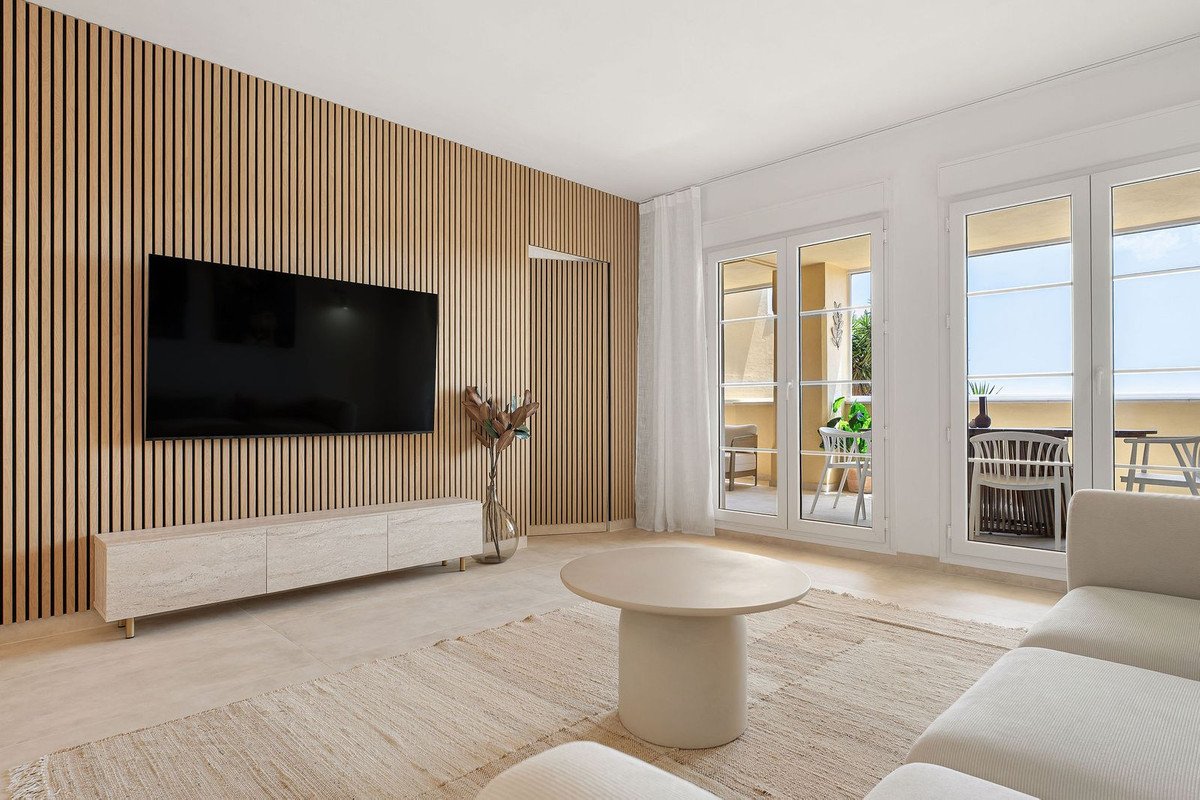 3 Bed Middle Floor Apartment in Nueva Andalucía