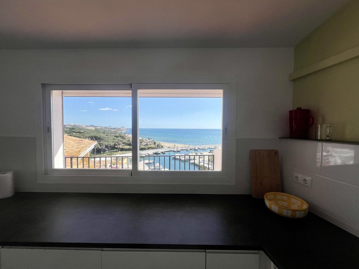 3 Bed Middle Floor Apartment in Puerto de Cabopino