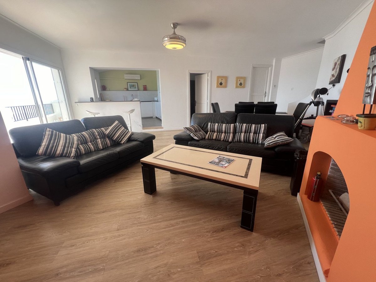 3 Bed Middle Floor Apartment in Puerto de Cabopino