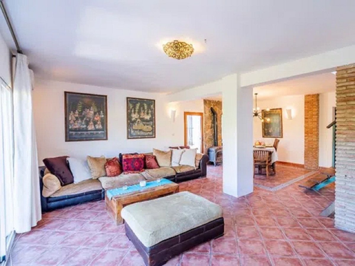 4 Bed Detached Villa in Málaga Este