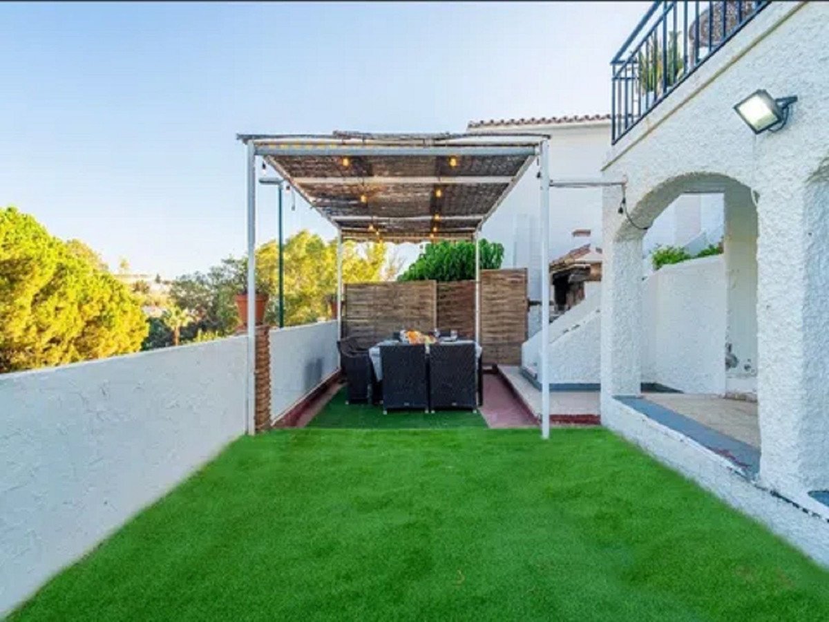 4 Bed Detached Villa in Málaga Este