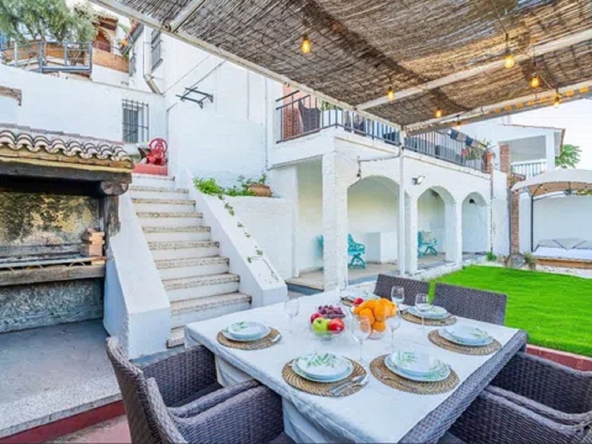 4 Bed Detached Villa in Málaga Este