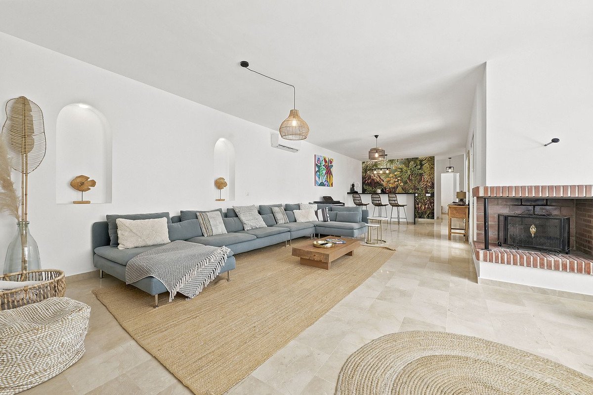 5 Bed Detached Villa in Mijas Costa