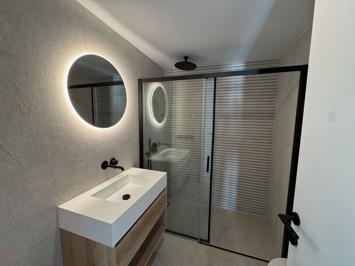 3 Bed Middle Floor Apartment in Marbella