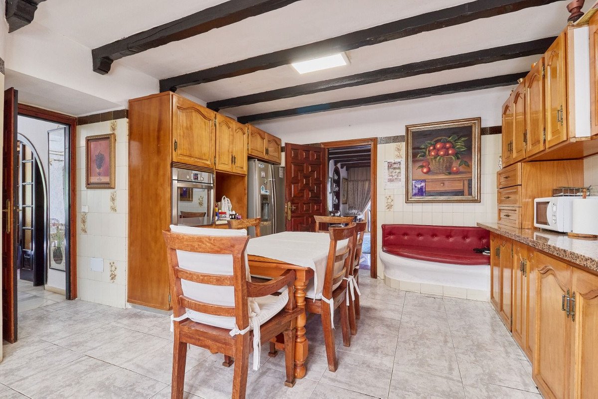 8 Bed Detached Villa in Marbella