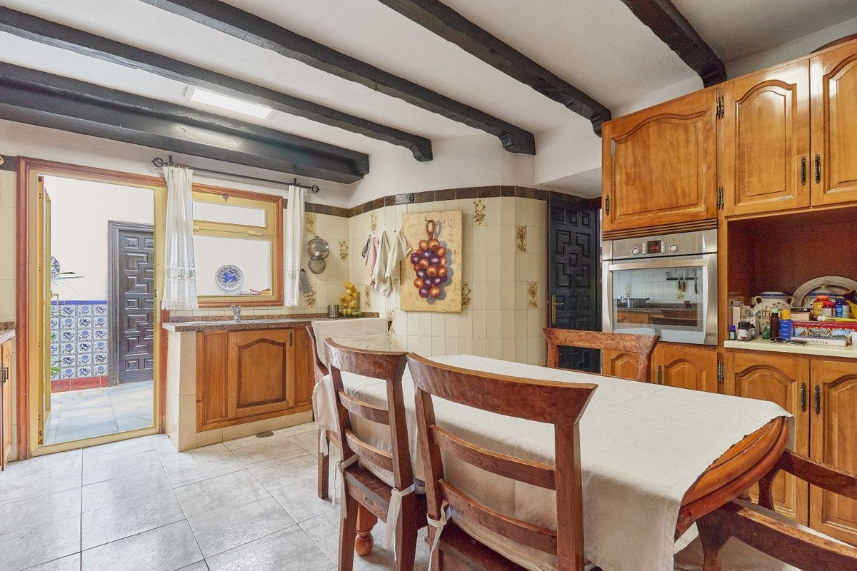 8 Bed Detached Villa in Marbella