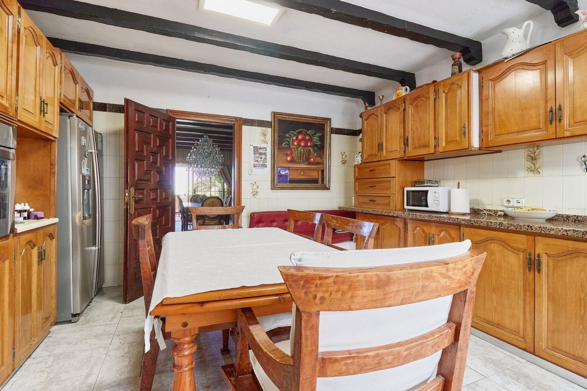 8 Bed Detached Villa in Marbella