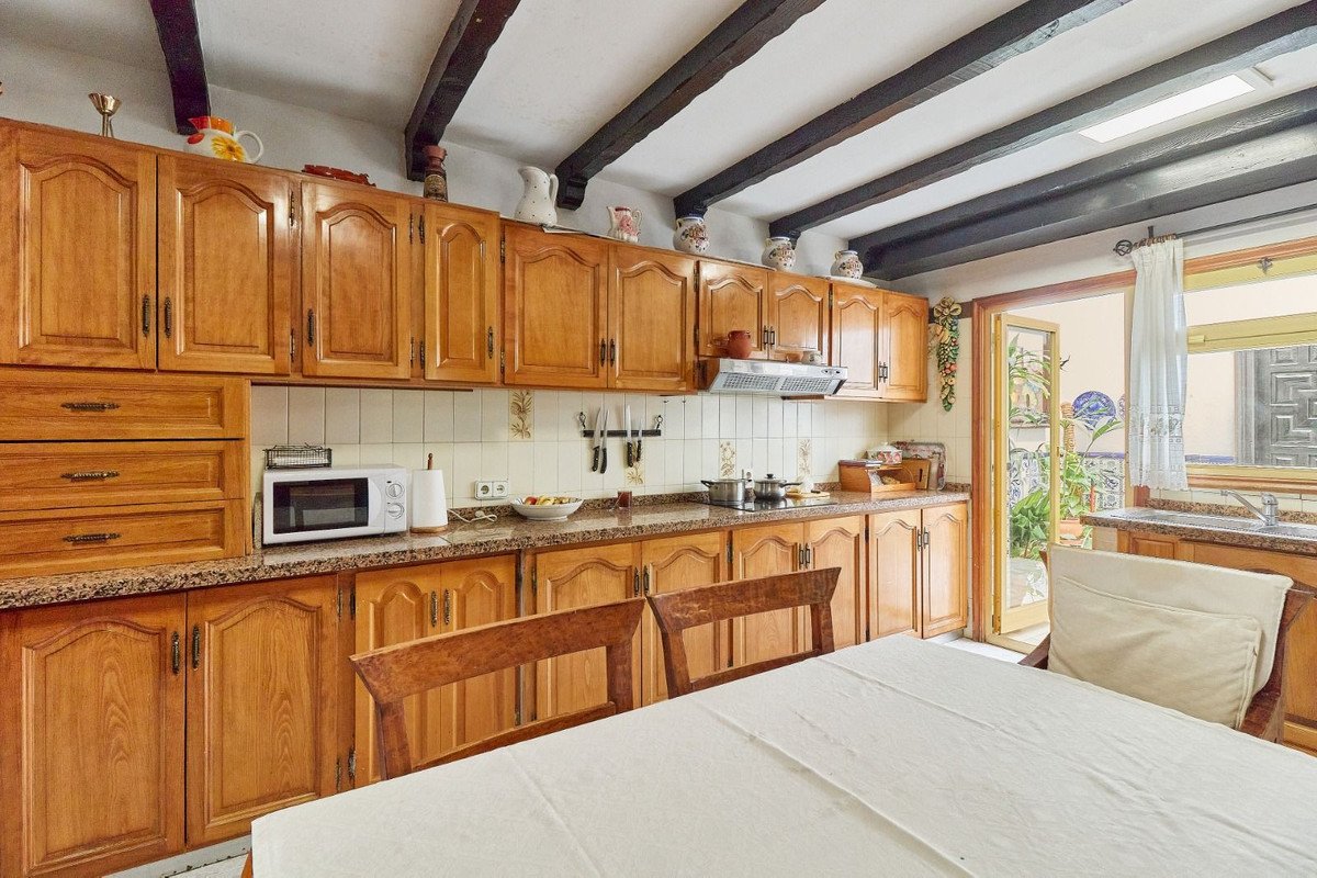 8 Bed Detached Villa in Marbella