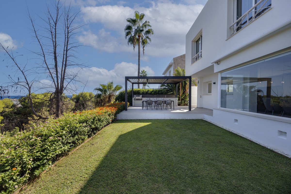 4 Bed Detached Villa in Benahavís