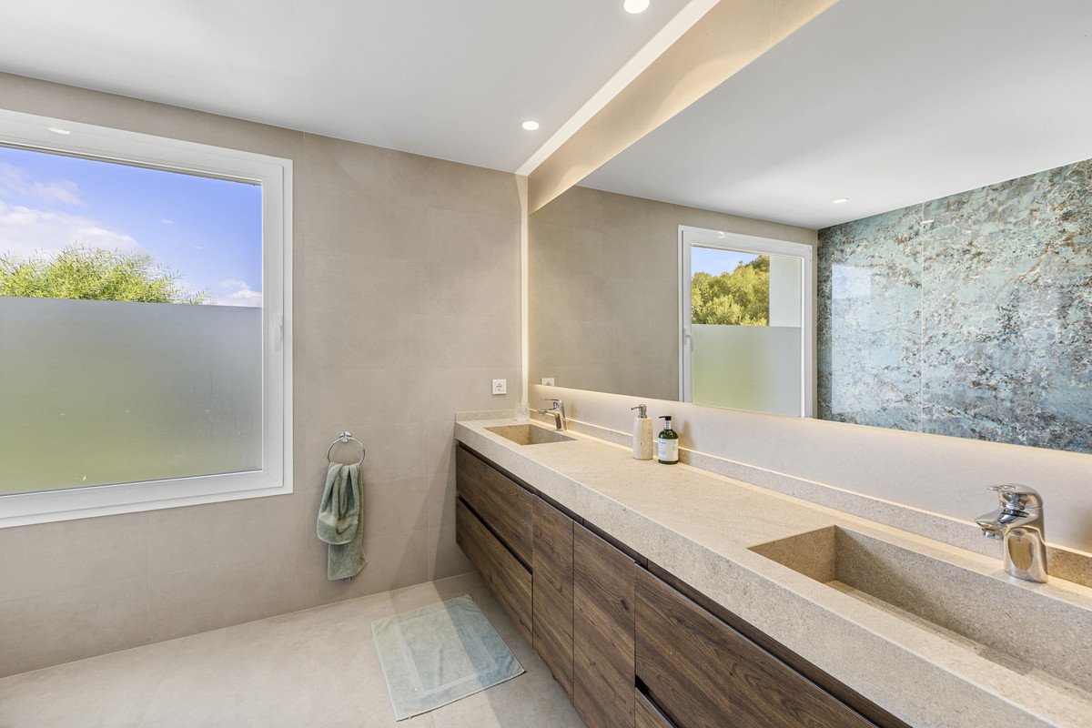 4 Bed Detached Villa in Benahavís