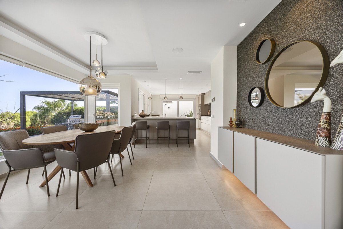 4 Bed Detached Villa in Benahavís