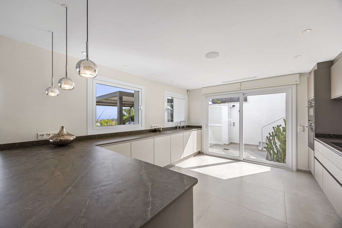 4 Bed Detached Villa in Benahavís