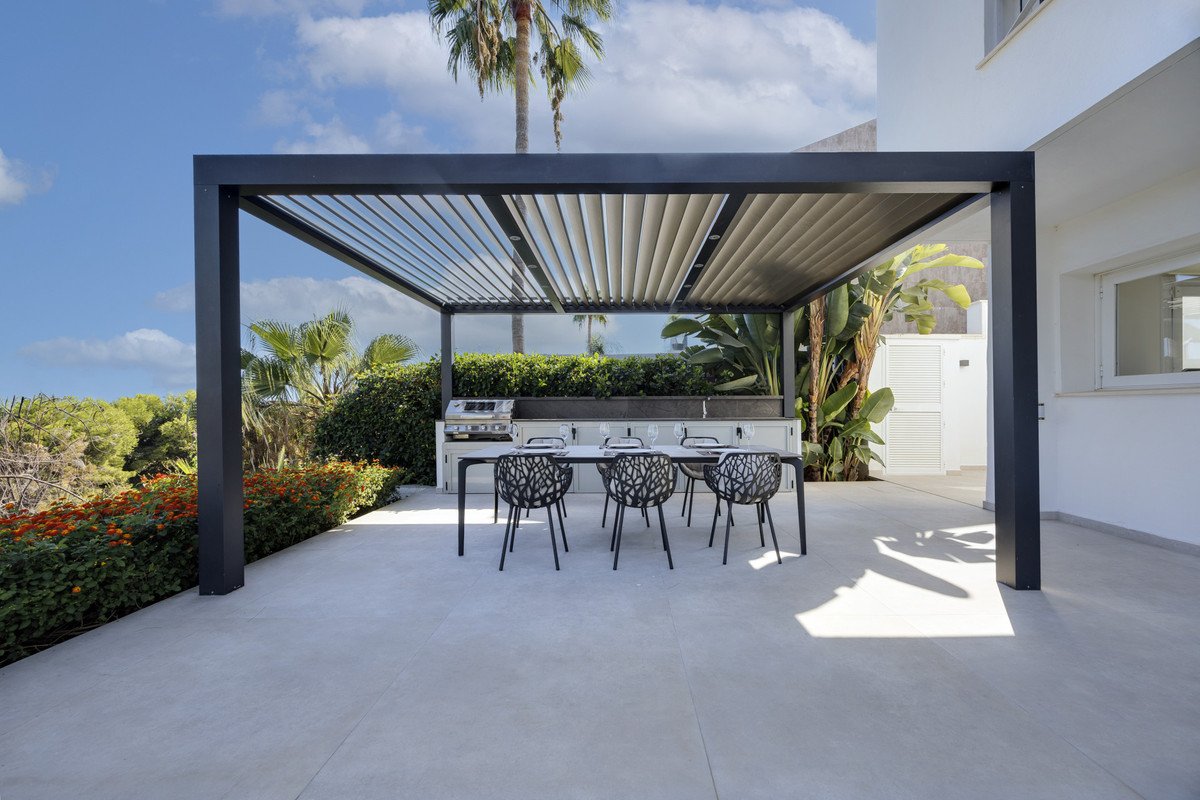 4 Bed Detached Villa in Benahavís