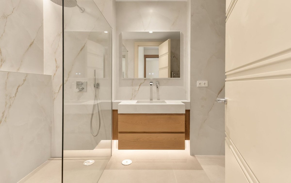 3 Bed Middle Floor Apartment in The Golden Mile