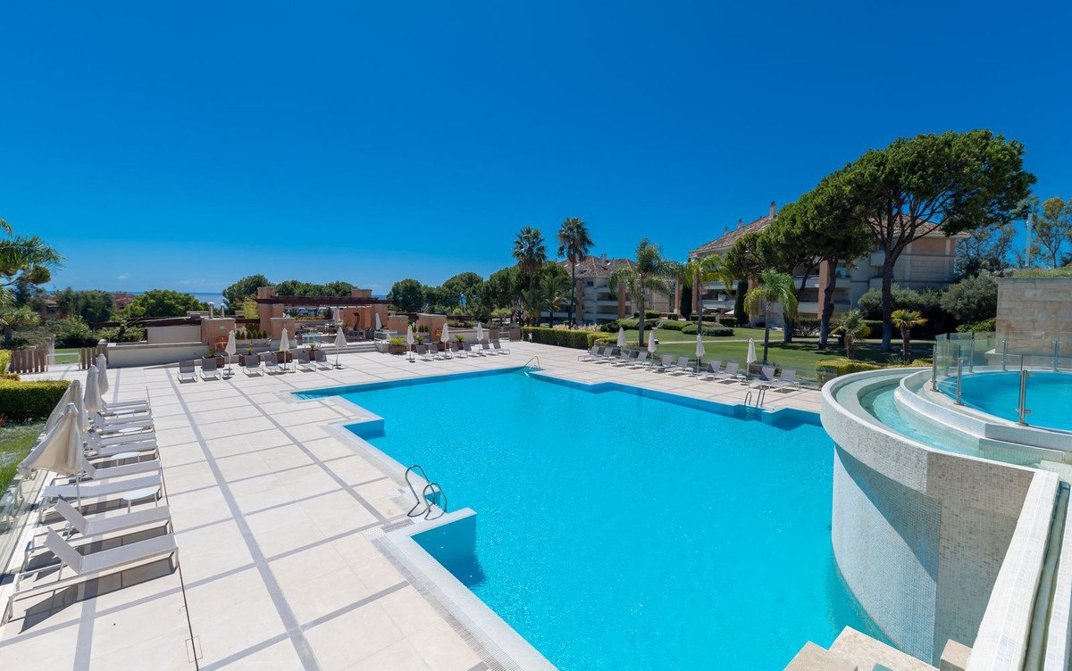3 Bed Middle Floor Apartment in The Golden Mile