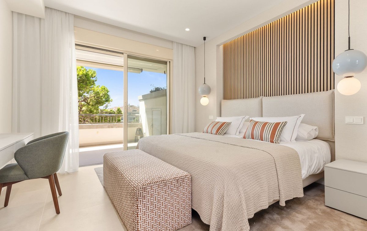 3 Bed Middle Floor Apartment in The Golden Mile