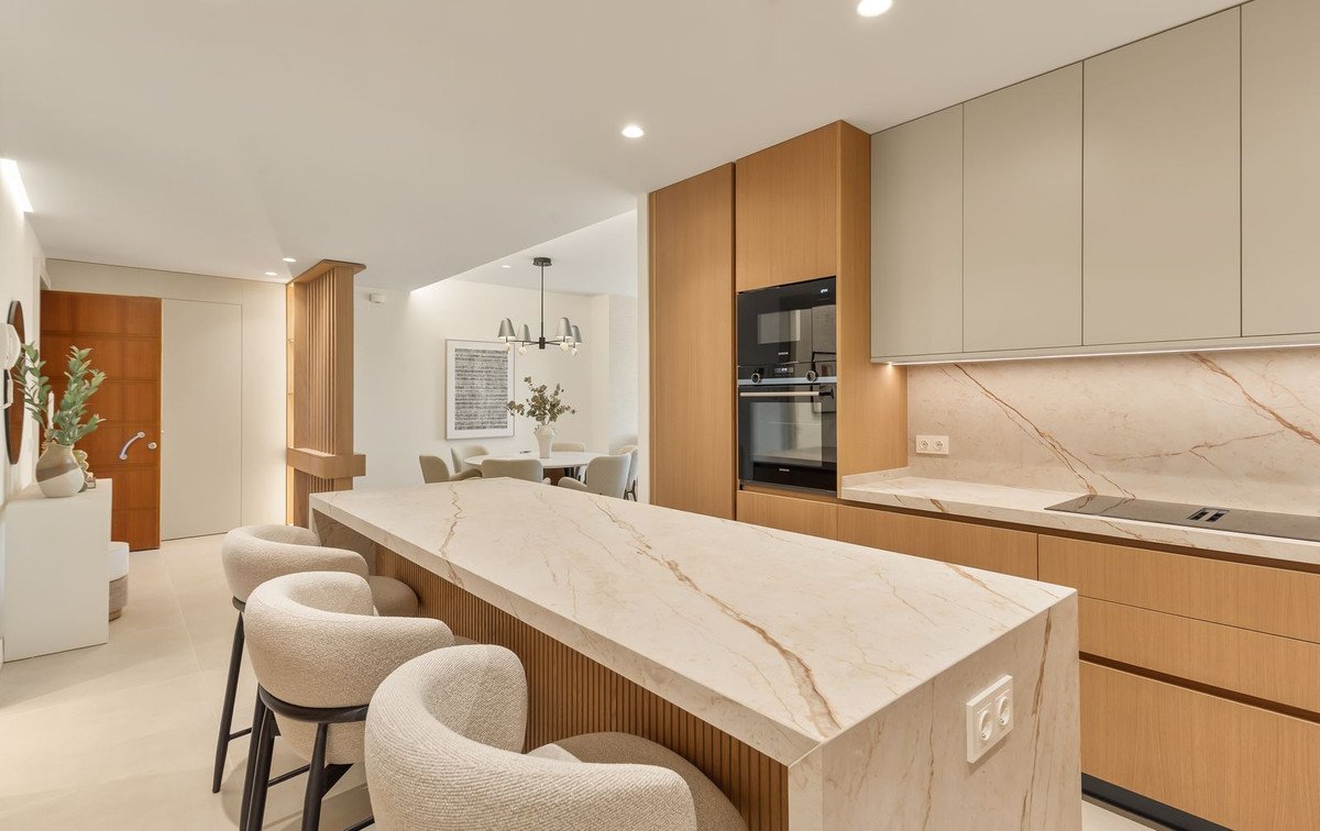 3 Bed Middle Floor Apartment in The Golden Mile