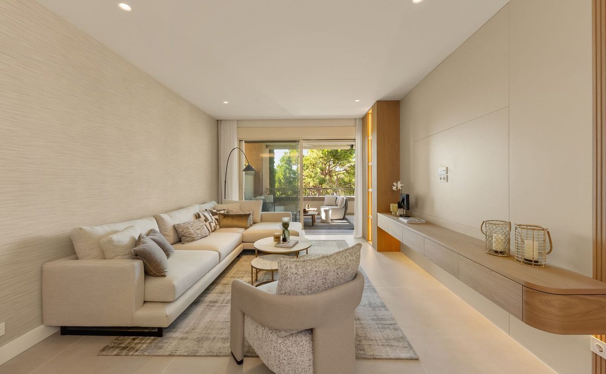 3 Bed Middle Floor Apartment in The Golden Mile