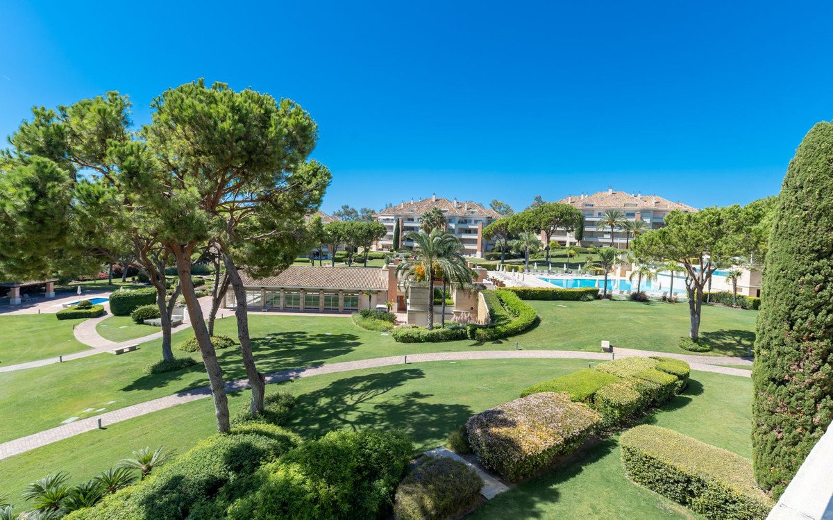 3 Bed Middle Floor Apartment in The Golden Mile