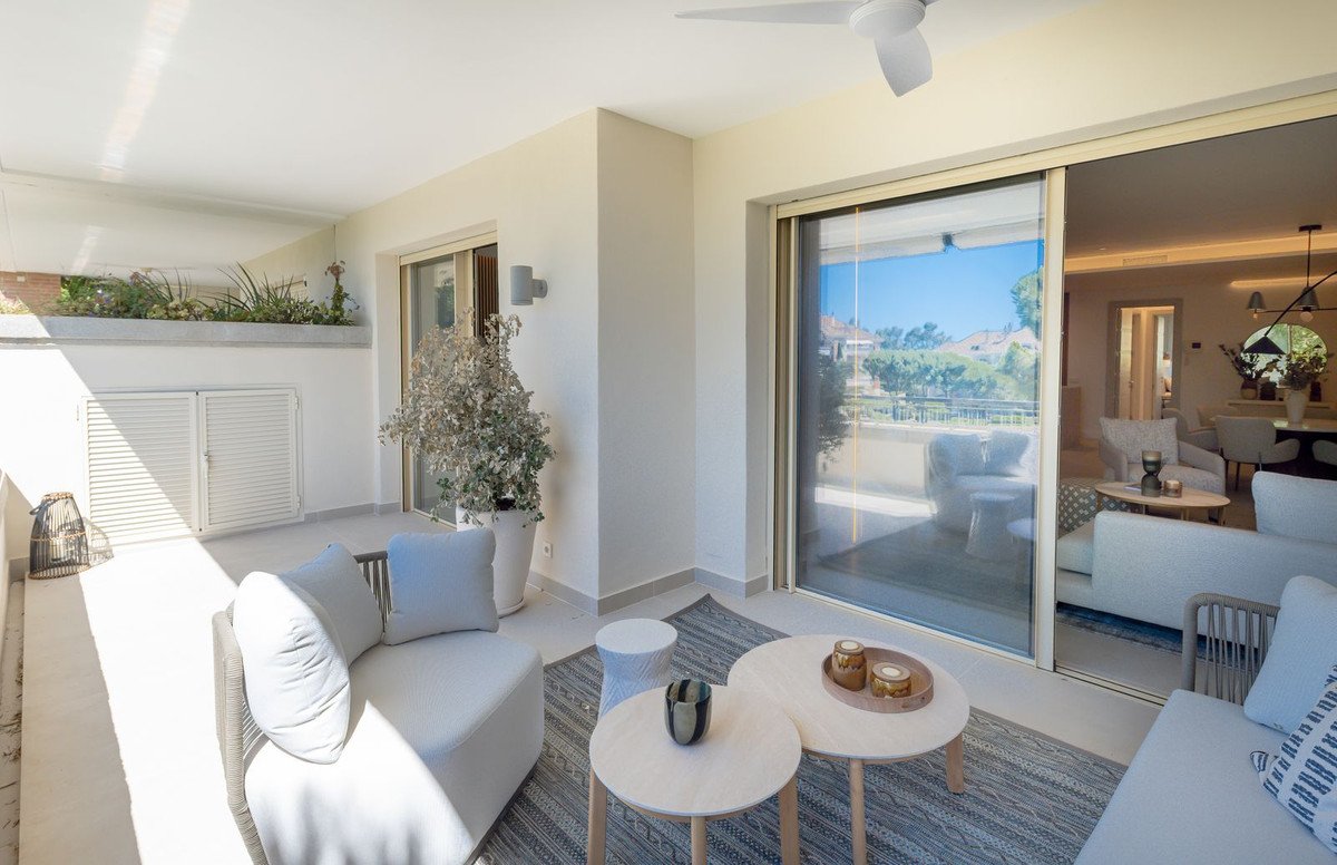3 Bed Middle Floor Apartment in The Golden Mile