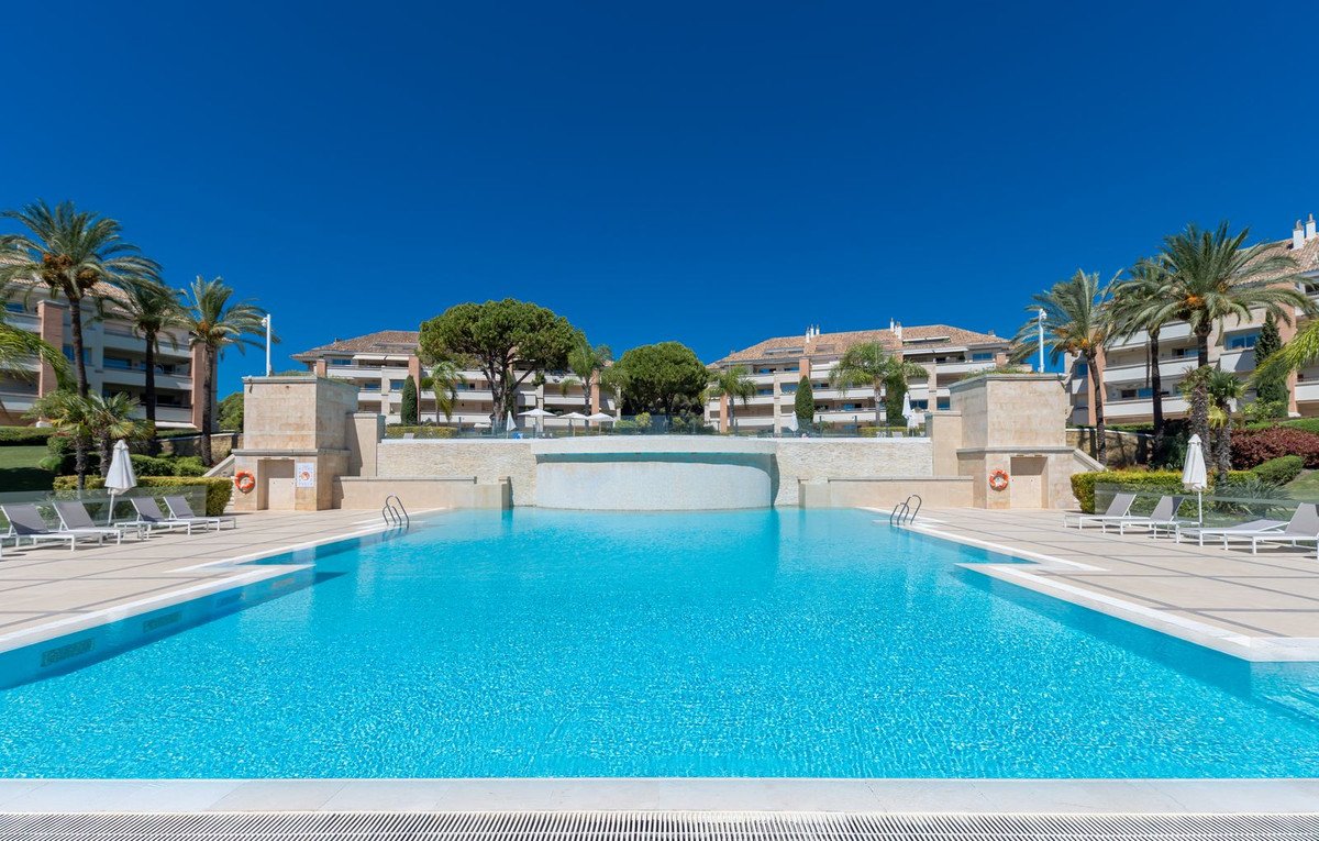 3 Bed Middle Floor Apartment in The Golden Mile