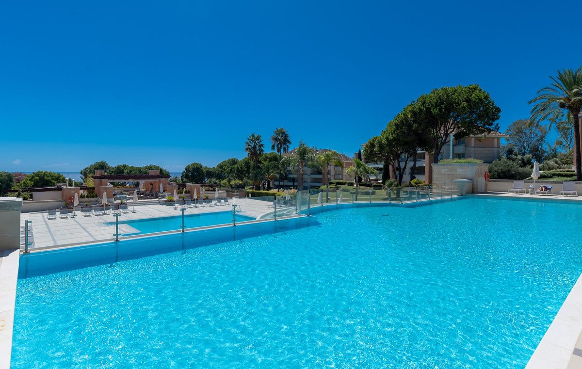 3 Bed Middle Floor Apartment in The Golden Mile