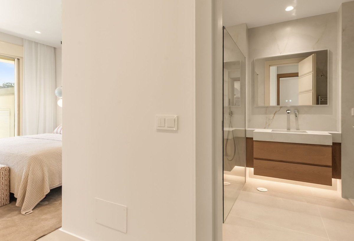3 Bed Middle Floor Apartment in The Golden Mile