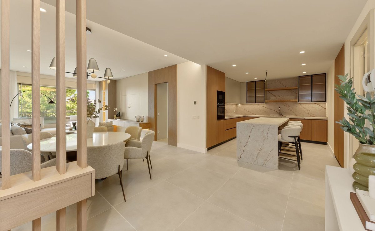 3 Bed Middle Floor Apartment in The Golden Mile